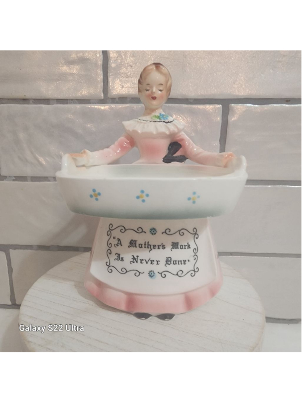 Mother's Pink and White Ceramic Scouring Pad Holder